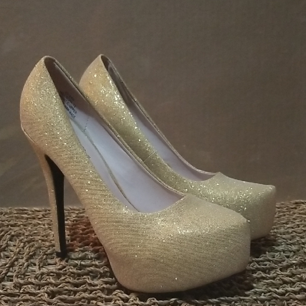 De Blossom Collection Elegant Gold Glitter High Heels Size 8